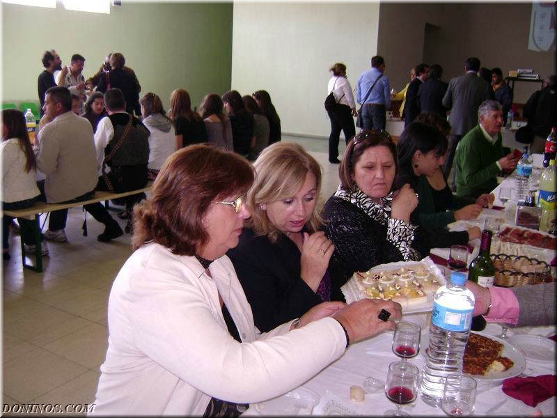 comida_mayores_con_autoridades_sanmarcos2009_seve_128.JPG